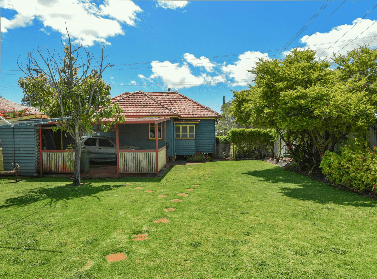 215 West Street, Harristown, QLD 4350