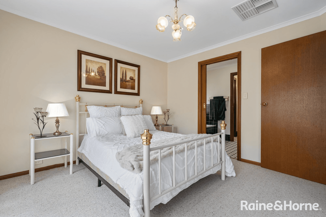 8 Zabica Avenue, WOODCROFT, SA 5162