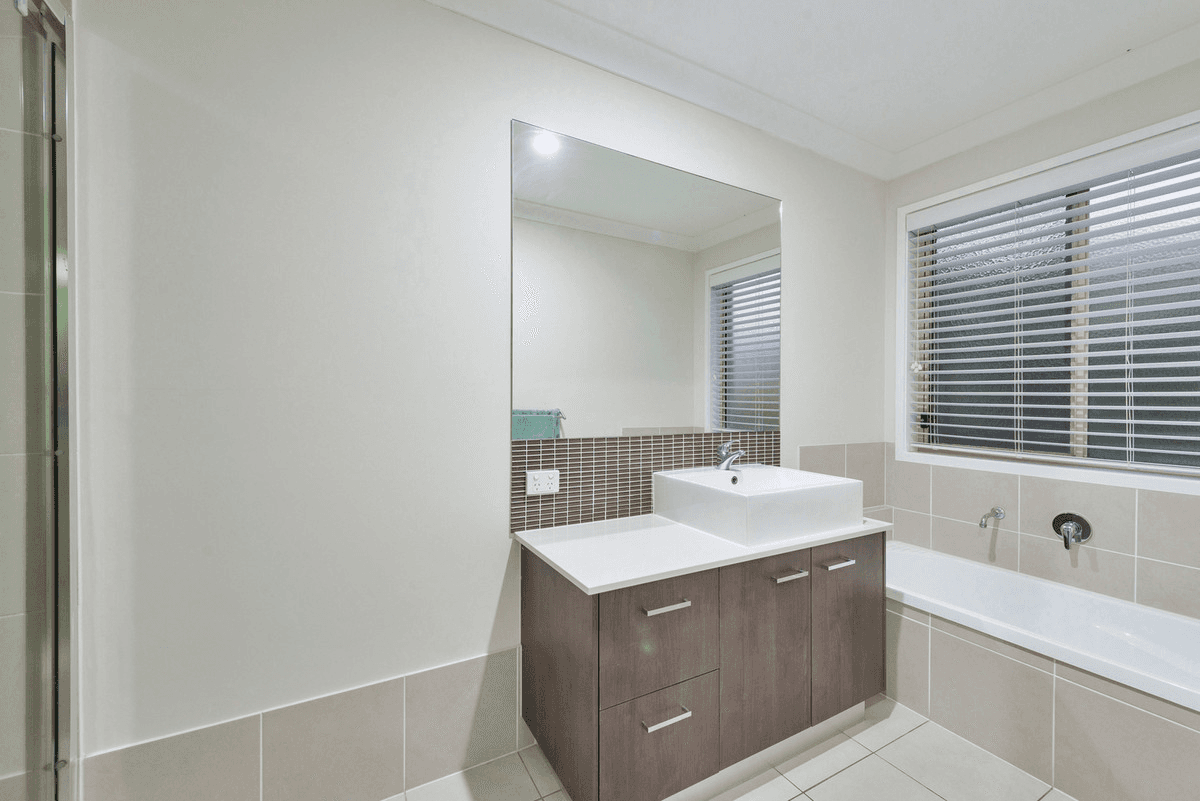 60 Charlton Crescent, Ormeau, QLD 4208