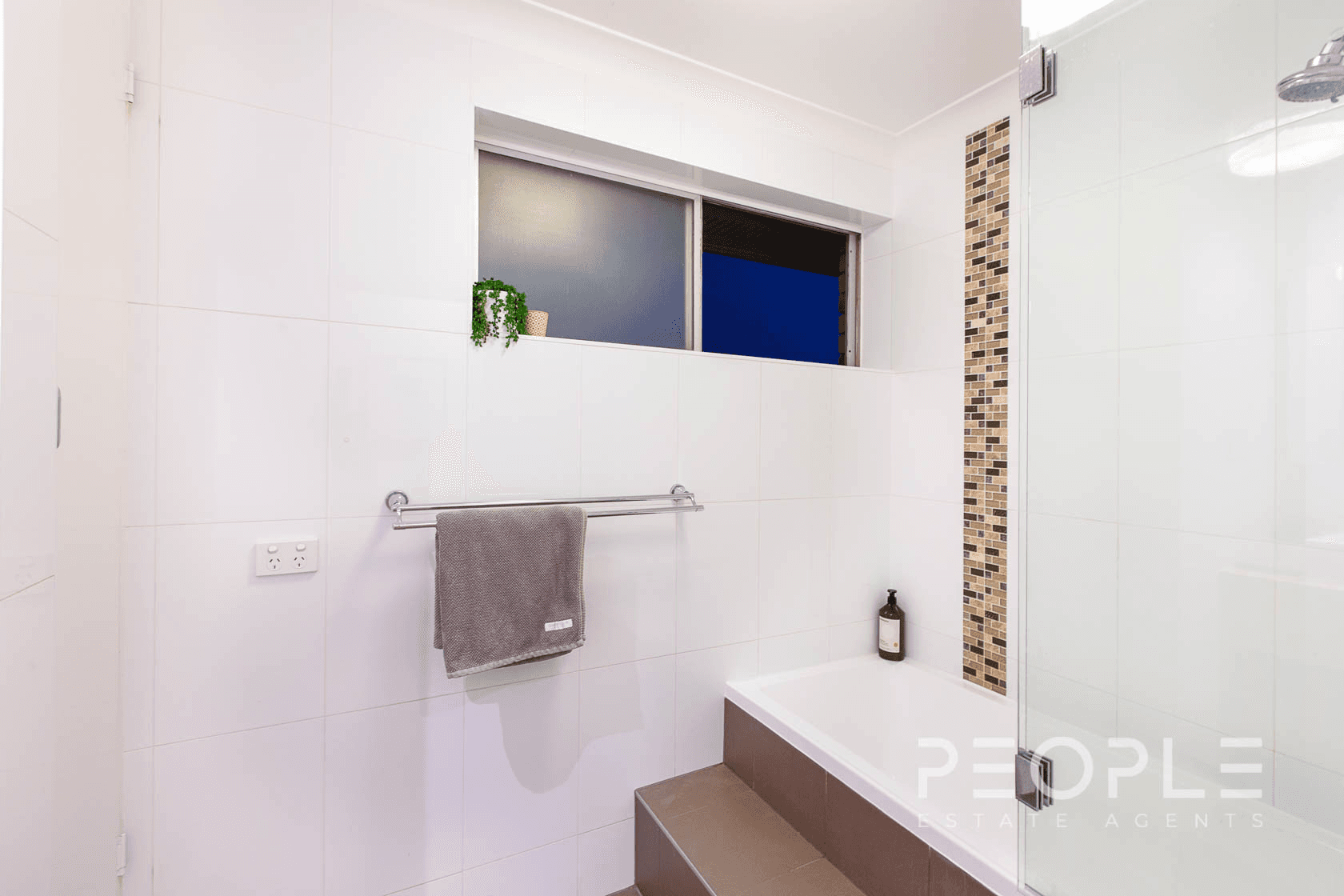 6/235 Cavendish Road, Coorparoo, QLD 4151