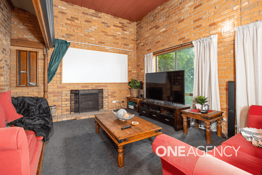 34 HENWOOD AVENUE, KOORINGAL, NSW 2650