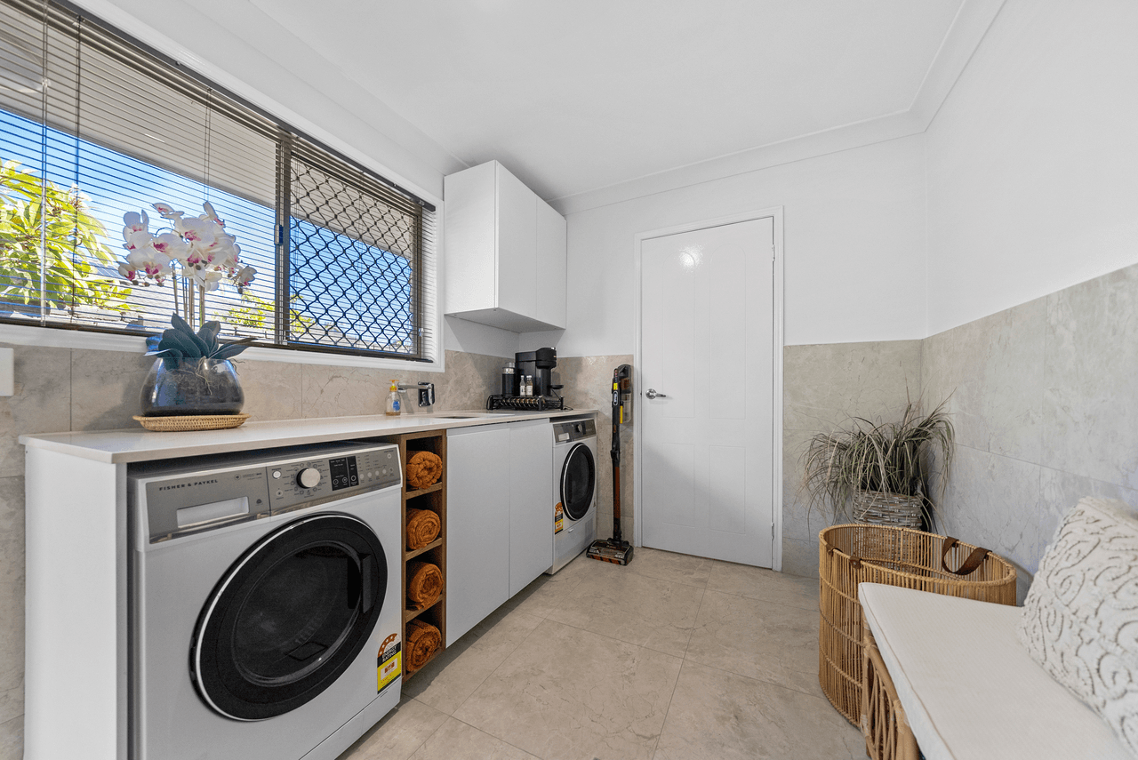 84 Lae Drive, RUNAWAY BAY, QLD 4216