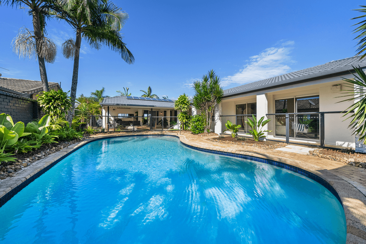 84 Lae Drive, RUNAWAY BAY, QLD 4216