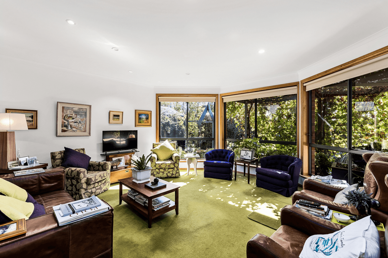 8 Nicholas Paech Drive, HAHNDORF, SA 5245