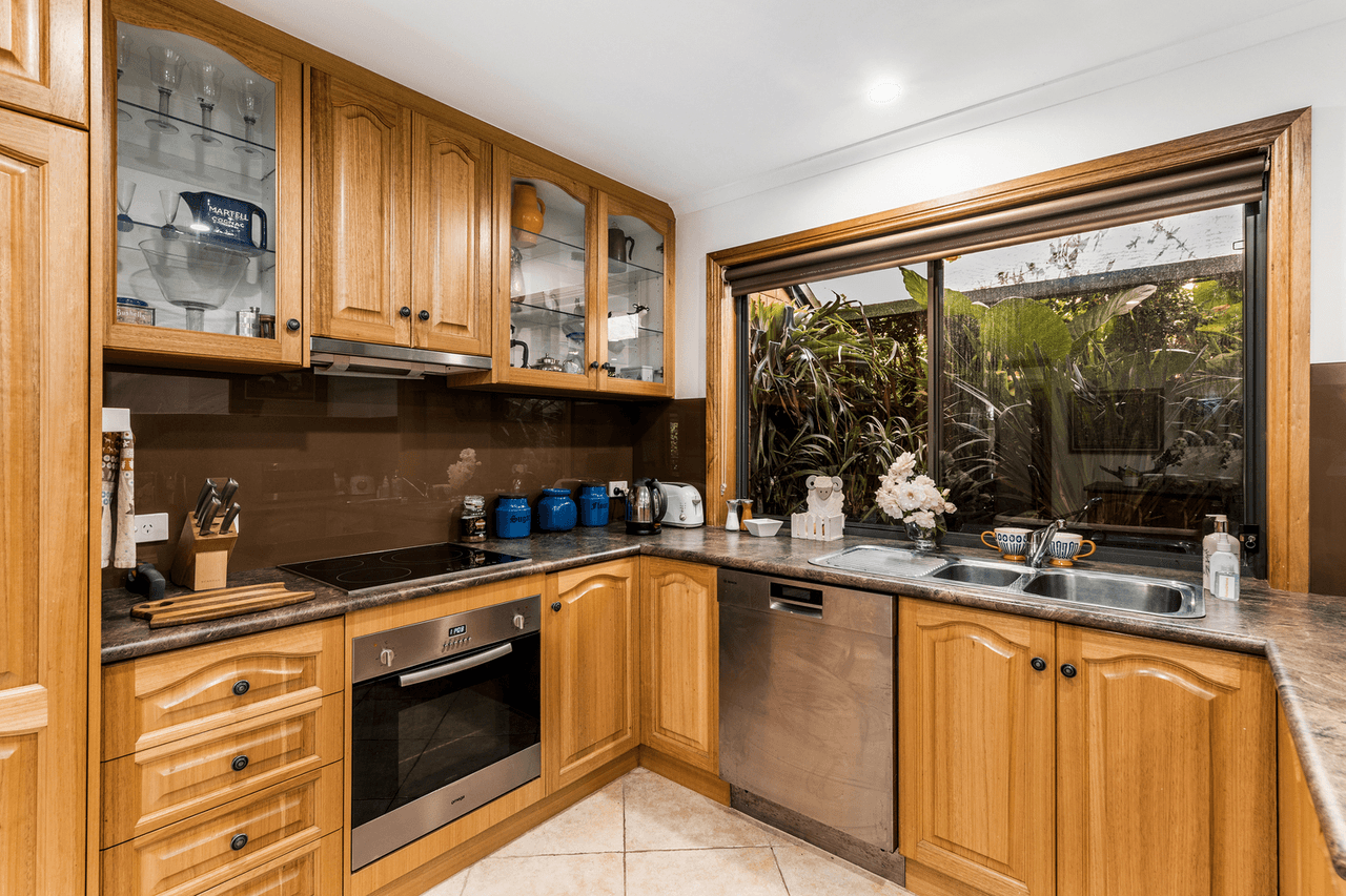 8 Nicholas Paech Drive, HAHNDORF, SA 5245