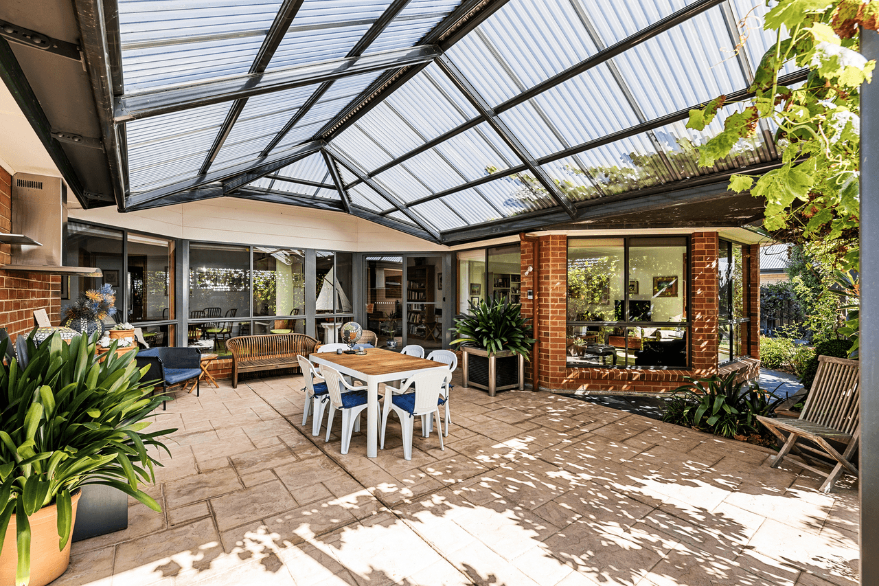 8 Nicholas Paech Drive, HAHNDORF, SA 5245