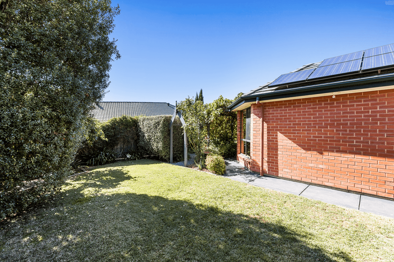 8 Nicholas Paech Drive, HAHNDORF, SA 5245