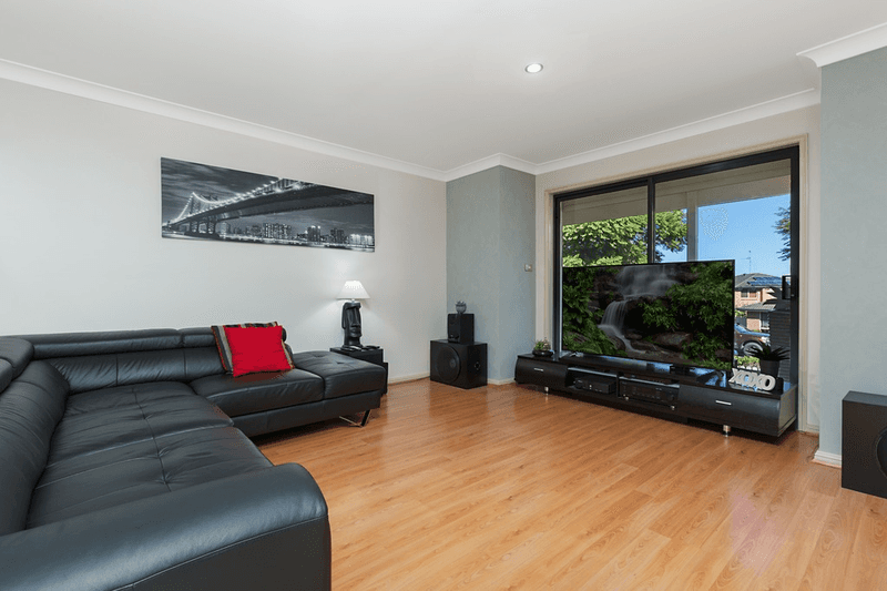 1/18 Glenfield Drive, CURRANS HILL, NSW 2567