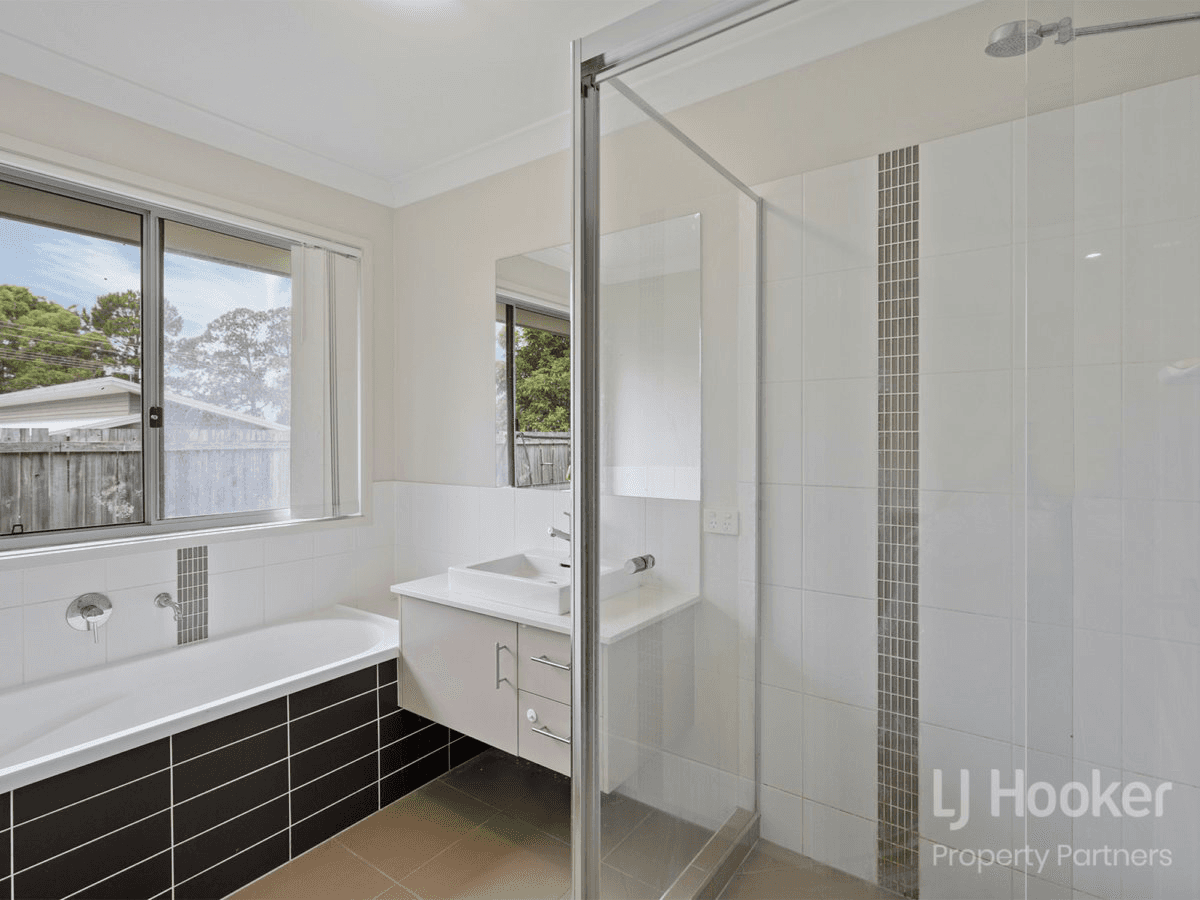 1 Surwold Way, LOGANLEA, QLD 4131