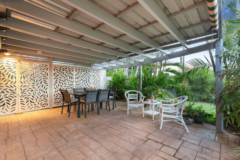 37 DELORAINE Drive, SPRINGWOOD, QLD 4127