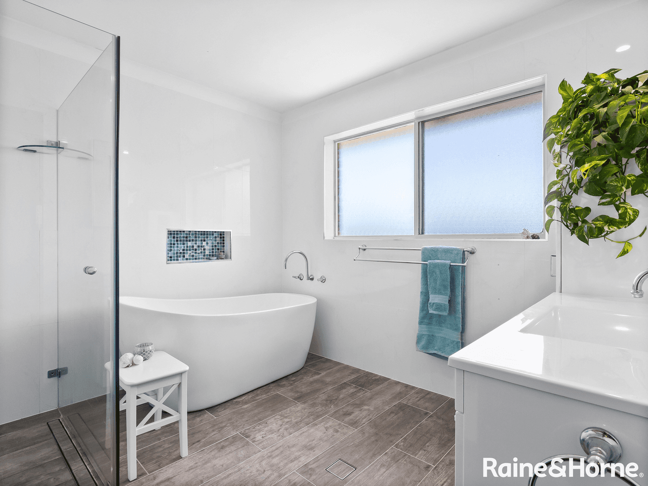 74 South Pacific Crescent, ULLADULLA, NSW 2539