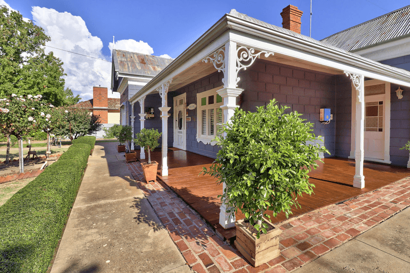 348 Henry St, DENILIQUIN, NSW 2710