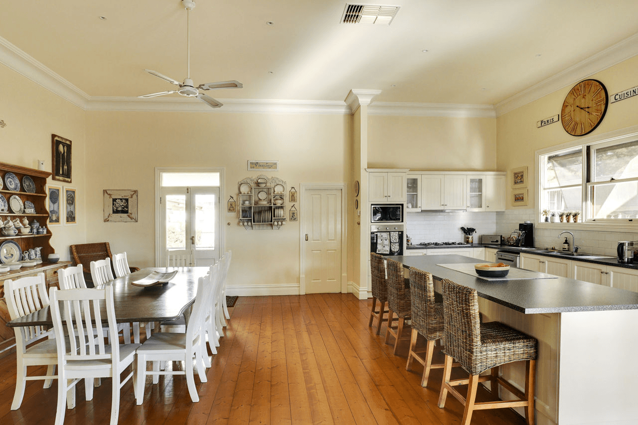 348 Henry St, DENILIQUIN, NSW 2710