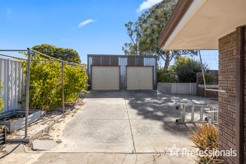 11 Balgonie Avenue, GIRRAWHEEN, WA 6064