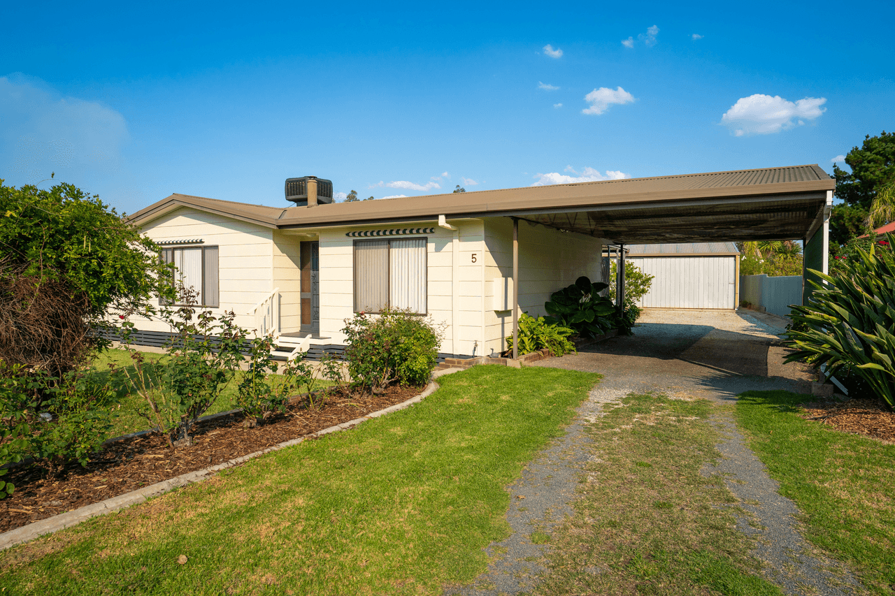 5 Buckland Court, BURRUMBUTTOCK, NSW 2642