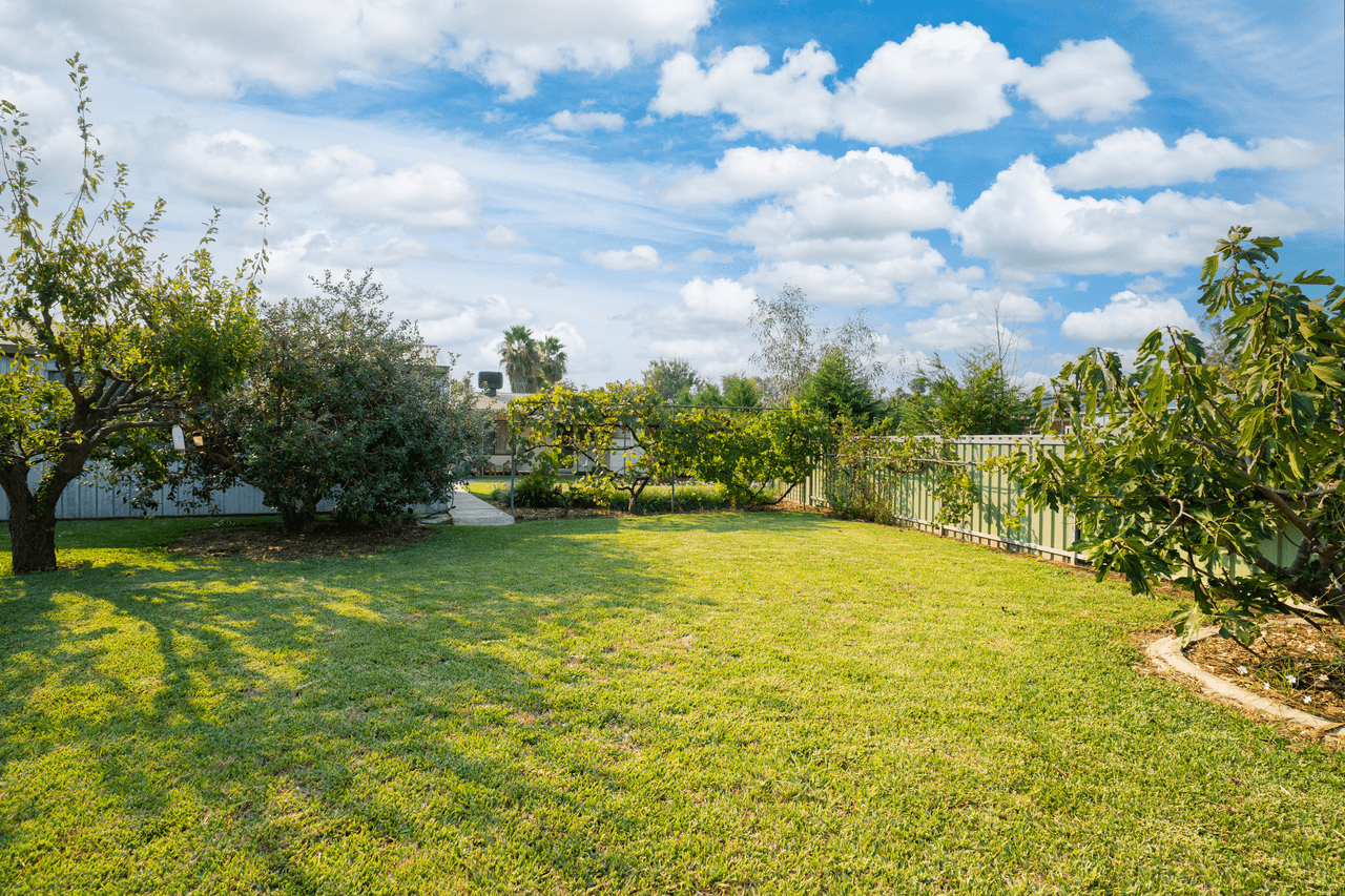 5 Buckland Court, BURRUMBUTTOCK, NSW 2642