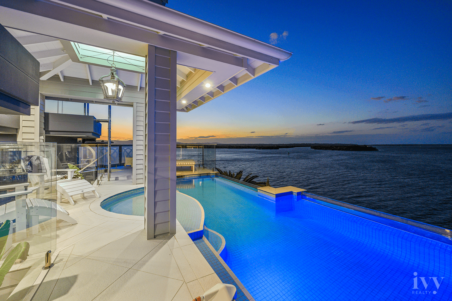 18 Knightsbridge Parade East, Sovereign Islands, QLD 4216