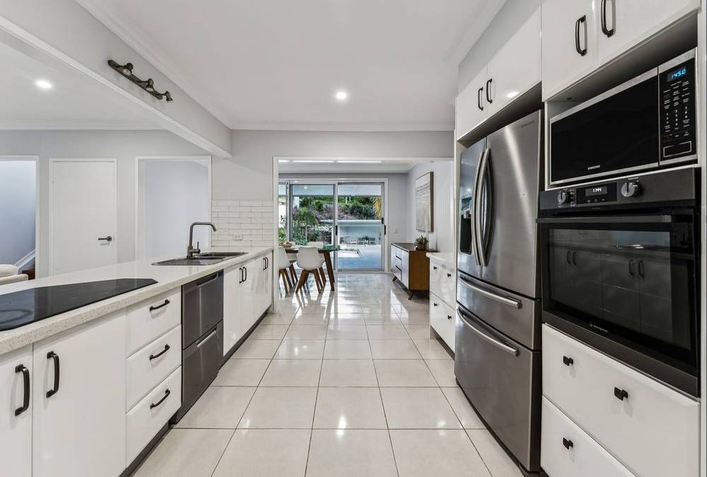33 Bonogin Road, MUDGEERABA, QLD 4213