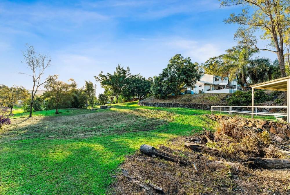 33 Bonogin Road, MUDGEERABA, QLD 4213