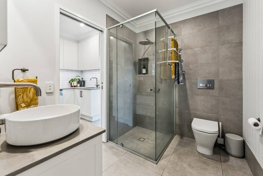 33 Bonogin Road, MUDGEERABA, QLD 4213