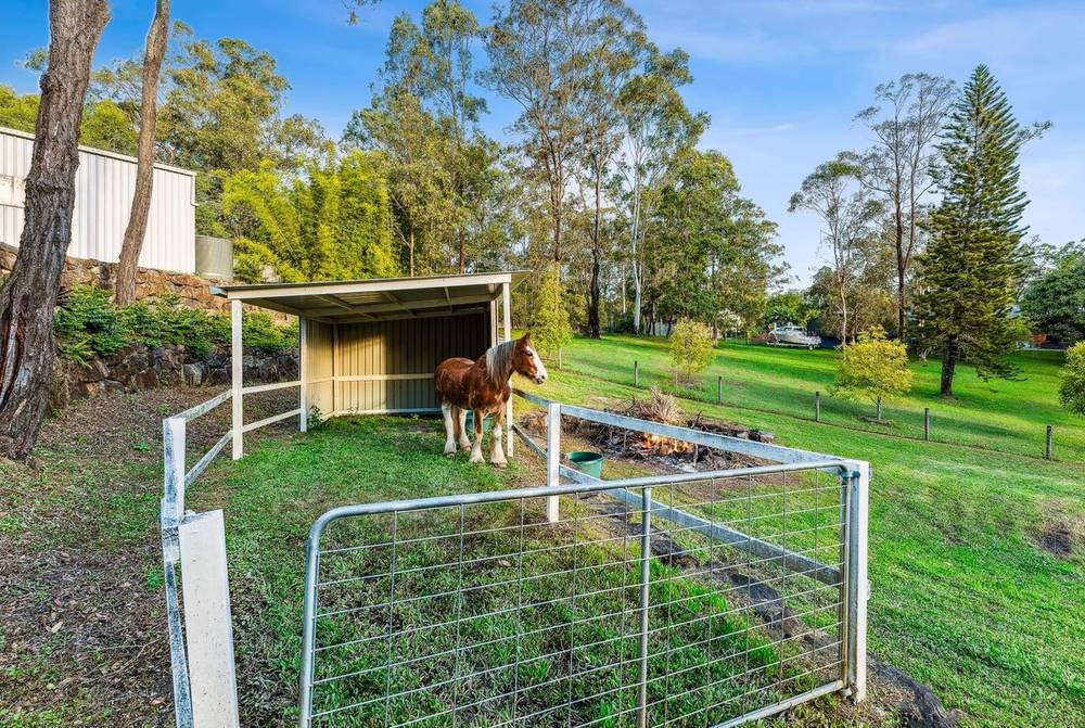 33 Bonogin Road, MUDGEERABA, QLD 4213