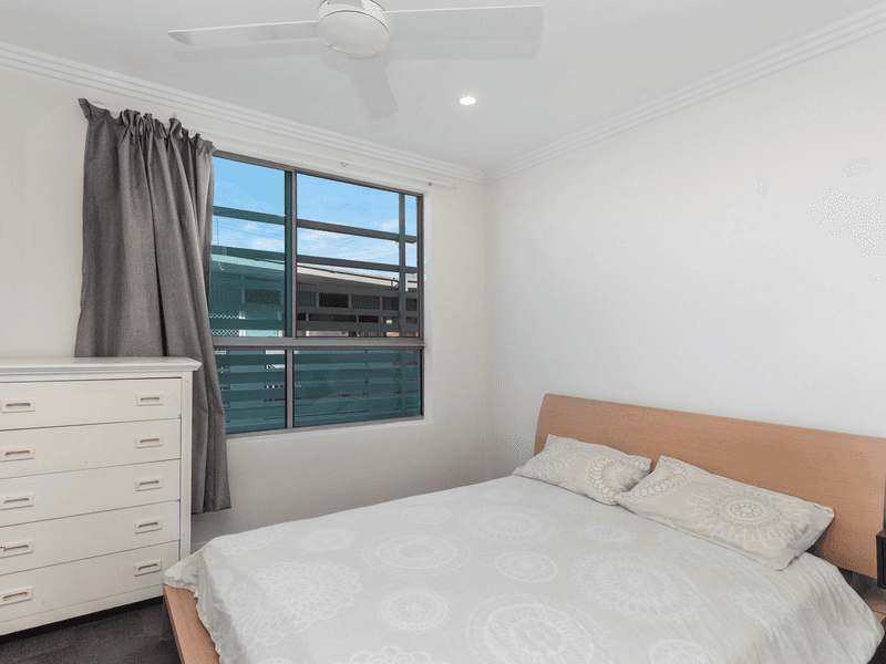 1/2304 Gold Coast Highway, Mermaid Beach, QLD 4218