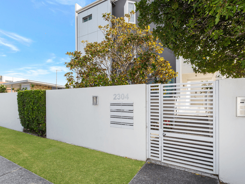 1/2304 Gold Coast Highway, Mermaid Beach, QLD 4218