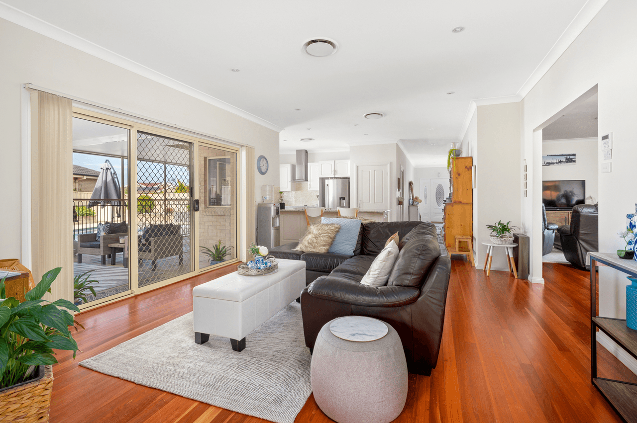 54 Somerset Drive, THORNTON, NSW 2322