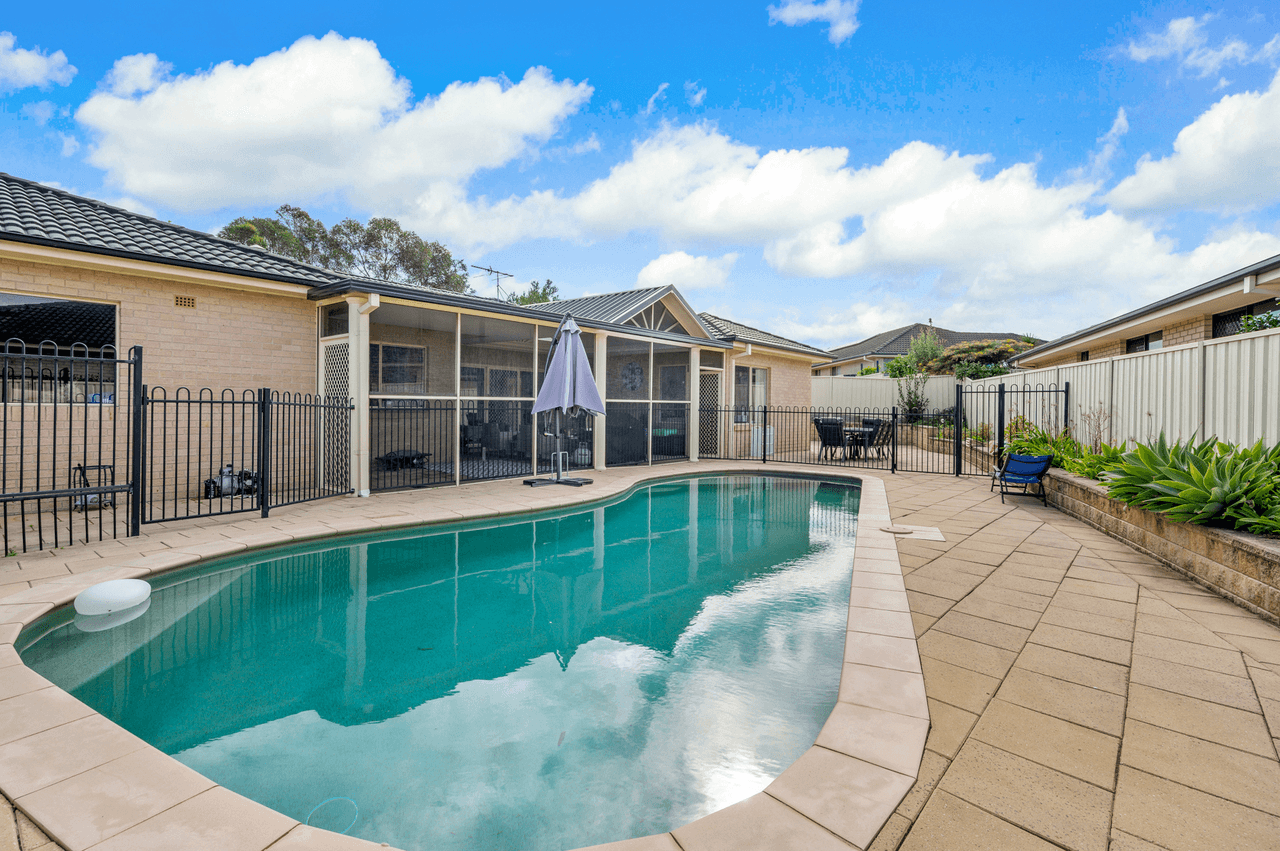 54 Somerset Drive, THORNTON, NSW 2322