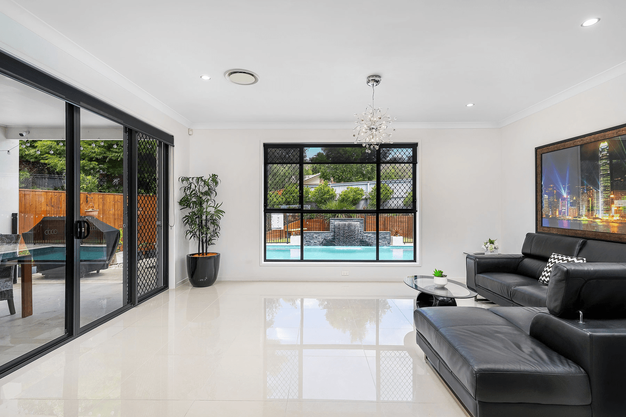 1 Element Street, ELANORA, QLD 4221