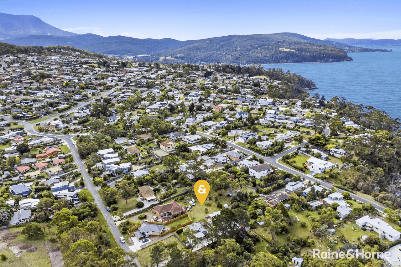 31 Blowhole Road, BLACKMANS BAY, TAS 7052