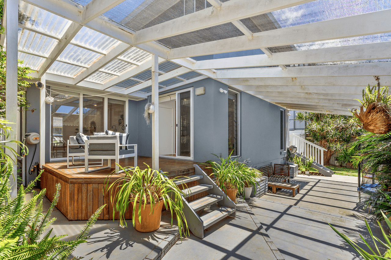 16 Kiarama Avenue, KIAMA DOWNS, NSW 2533