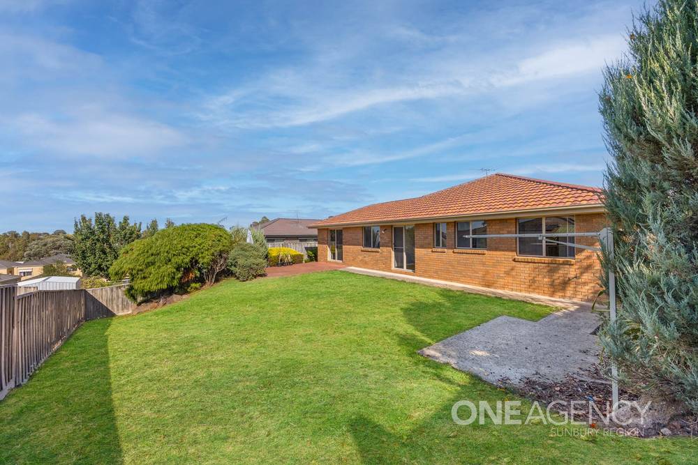 6 Windsor Rise, Sunbury, VIC 3429