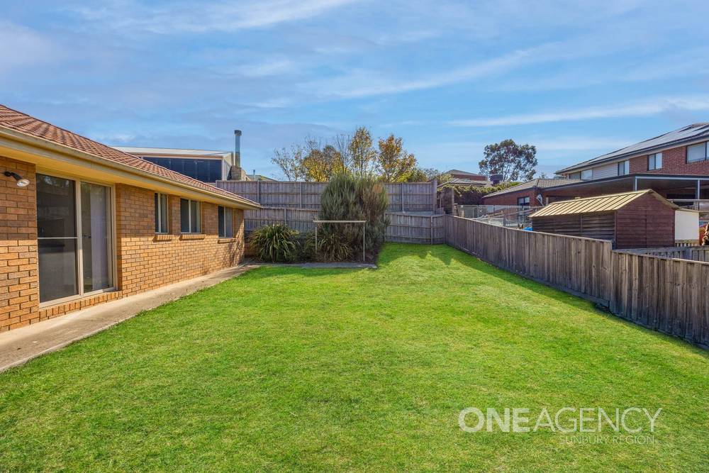 6 Windsor Rise, Sunbury, VIC 3429