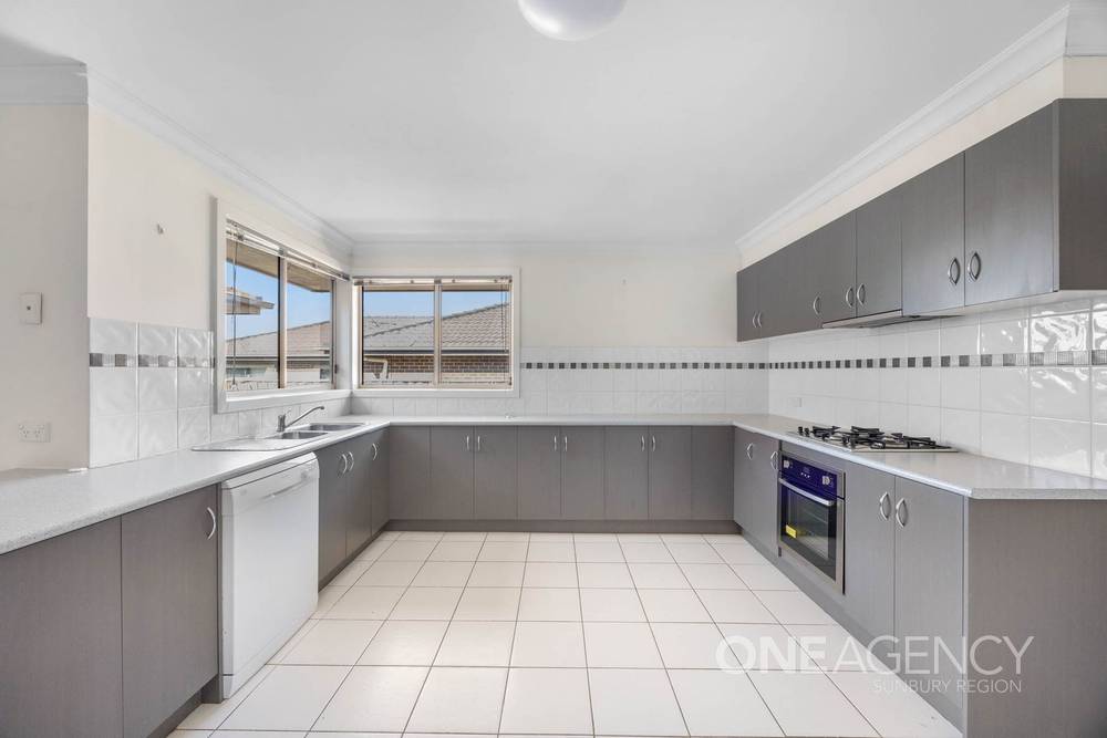 6 Windsor Rise, Sunbury, VIC 3429