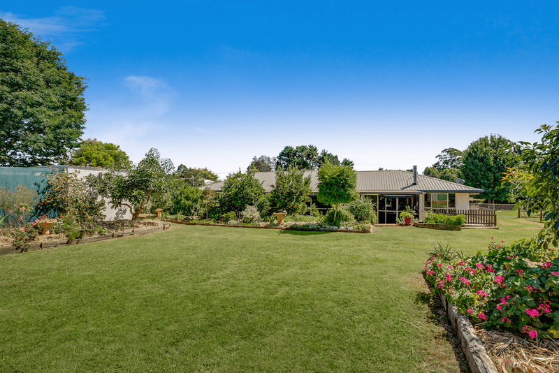 7 Bloodwood Street, HIGHFIELDS, QLD 4352