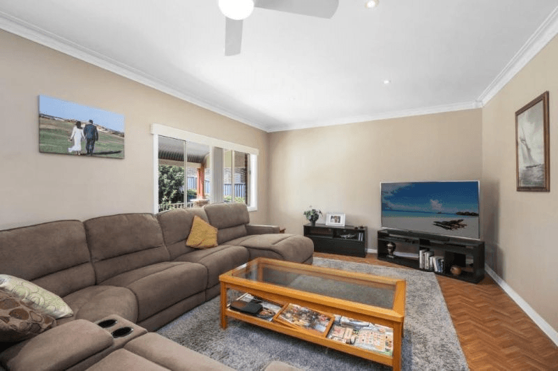 34 Aldenham Road, WARNERVALE, NSW 2259