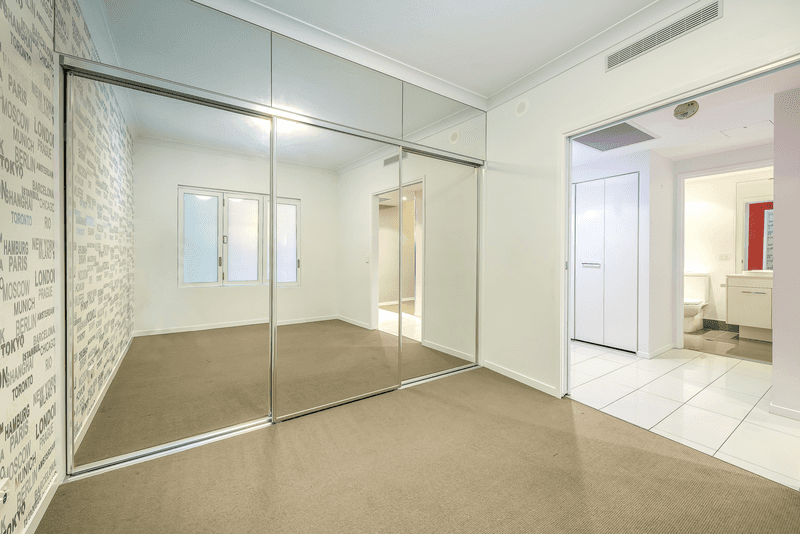 303/20 Labrador Street, LABRADOR, QLD 4215