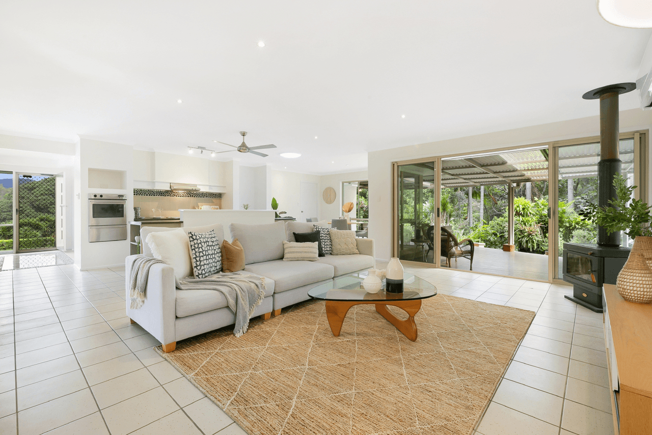 6 Glenfern Place, BONOGIN, QLD 4213