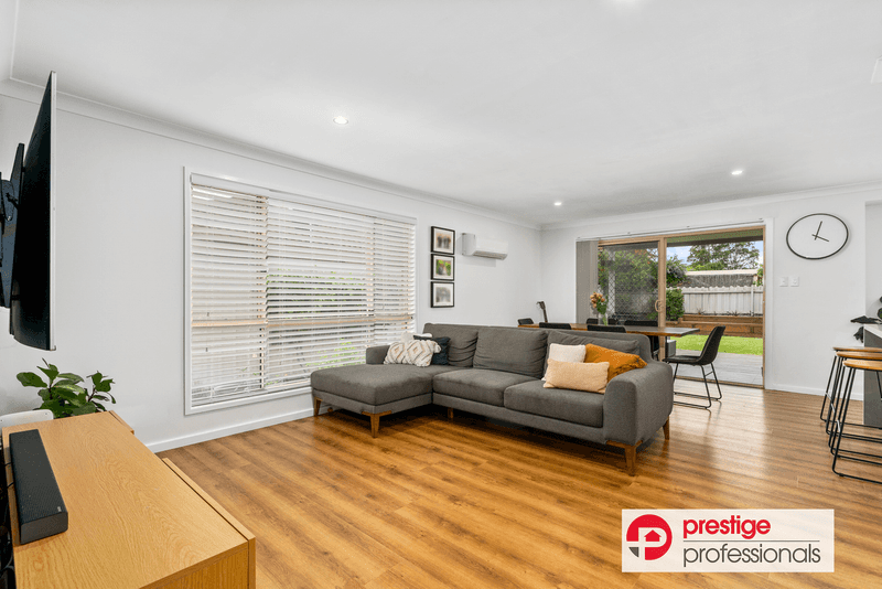 4 Exbury Court, WATTLE GROVE, NSW 2173