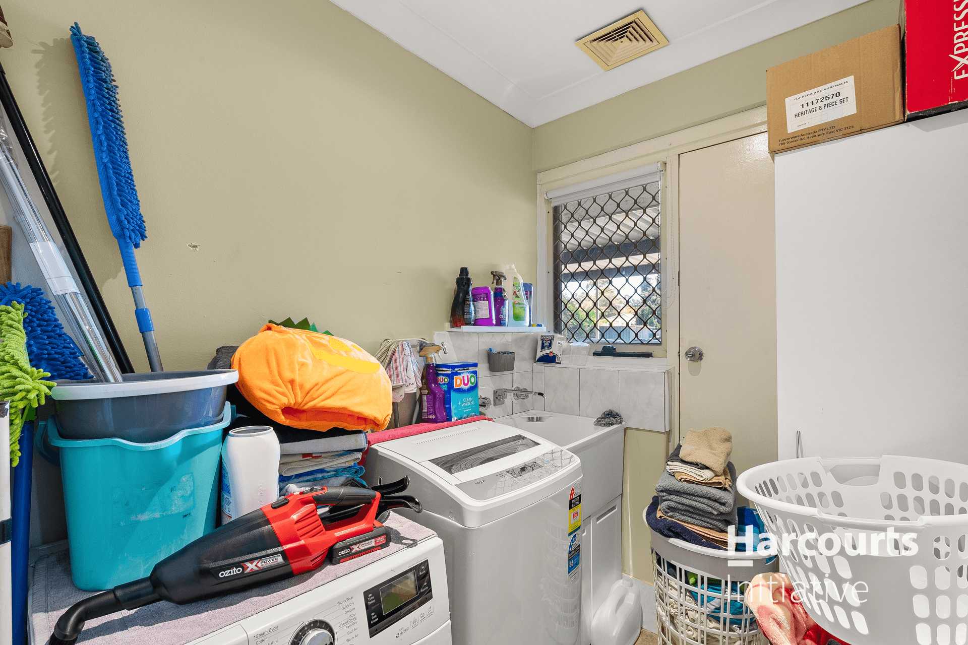 8 Roydon Way, GIRRAWHEEN, WA 6064