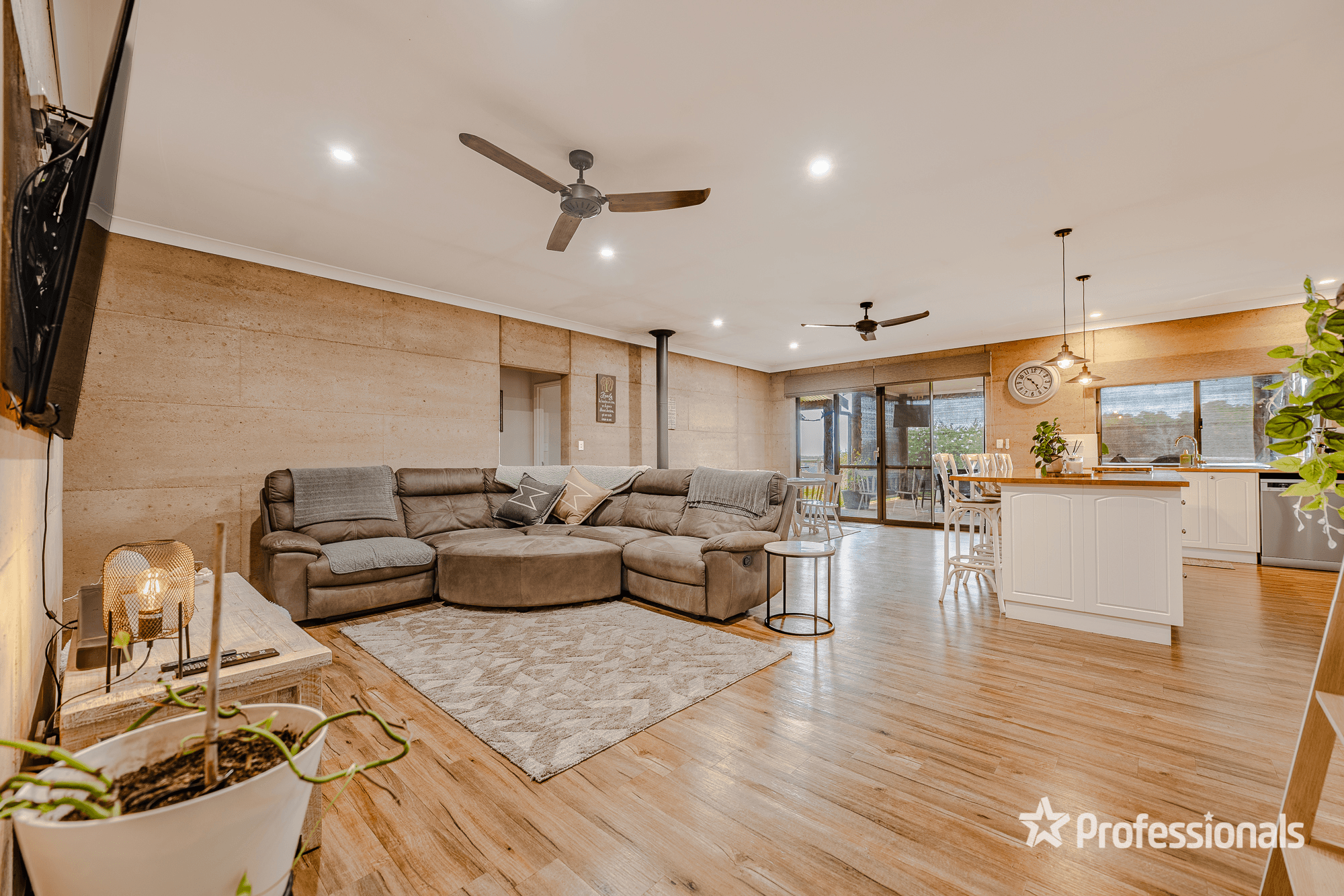 30 Leavy Road, WAROONA, WA 6215