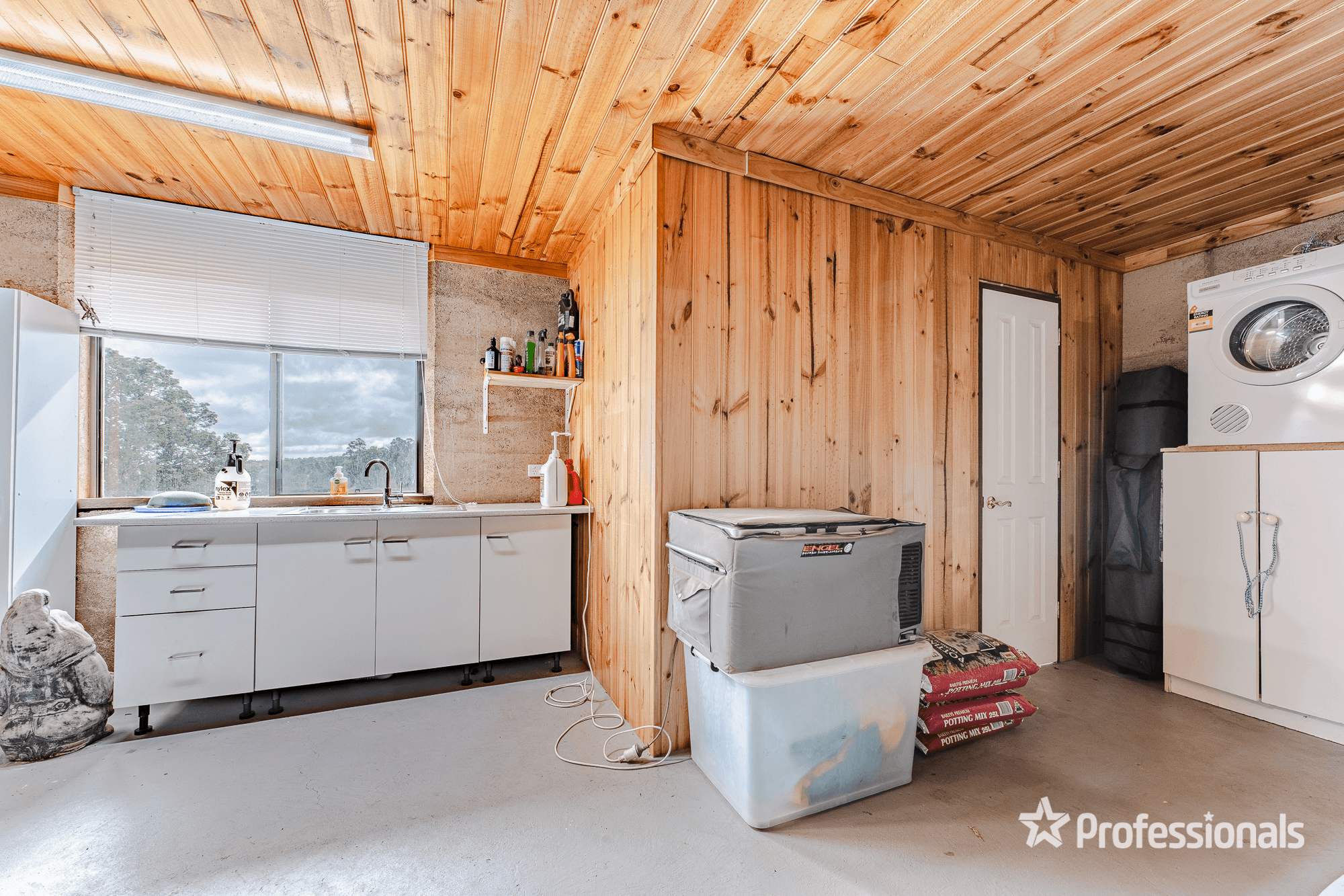 30 Leavy Road, WAROONA, WA 6215