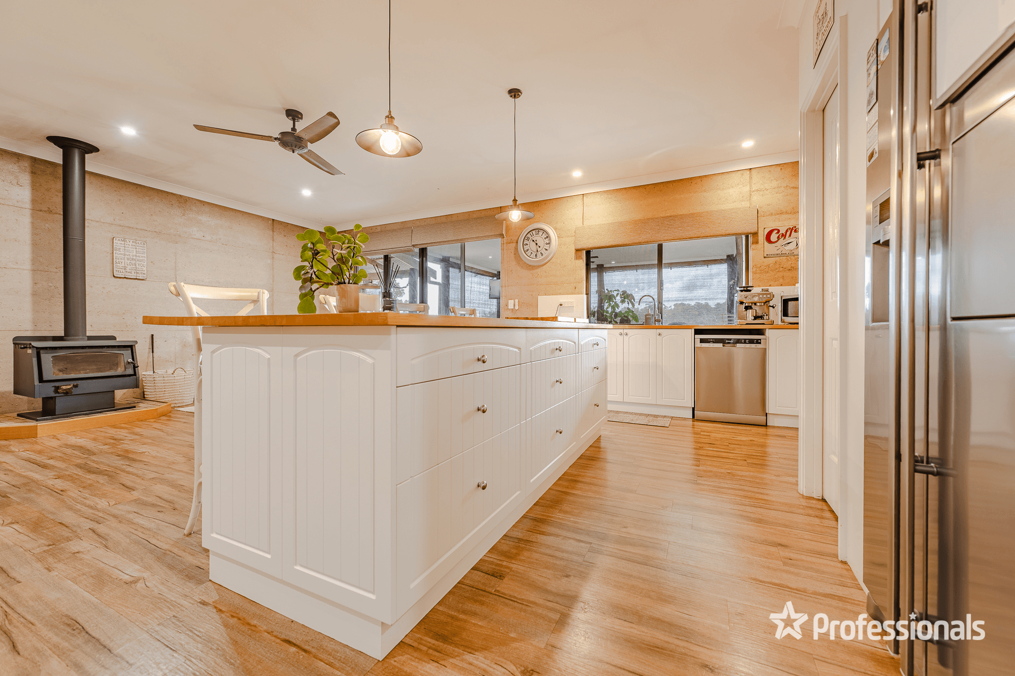 30 Leavy Road, WAROONA, WA 6215