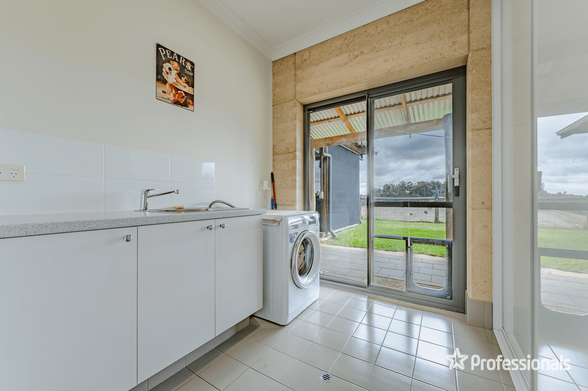 30 Leavy Road, WAROONA, WA 6215