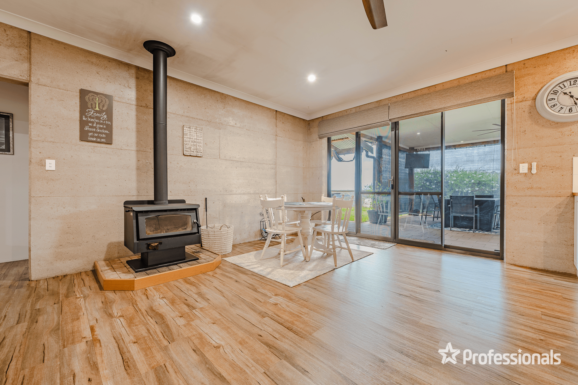 30 Leavy Road, WAROONA, WA 6215