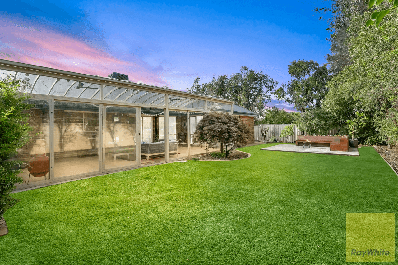 37 Blakeville Drive, CAROLINE SPRINGS, VIC 3023