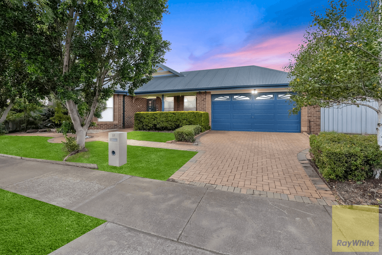 37 Blakeville Drive, CAROLINE SPRINGS, VIC 3023