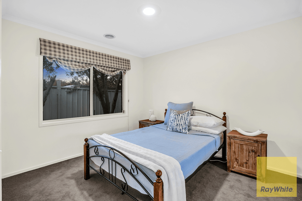 37 Blakeville Drive, CAROLINE SPRINGS, VIC 3023