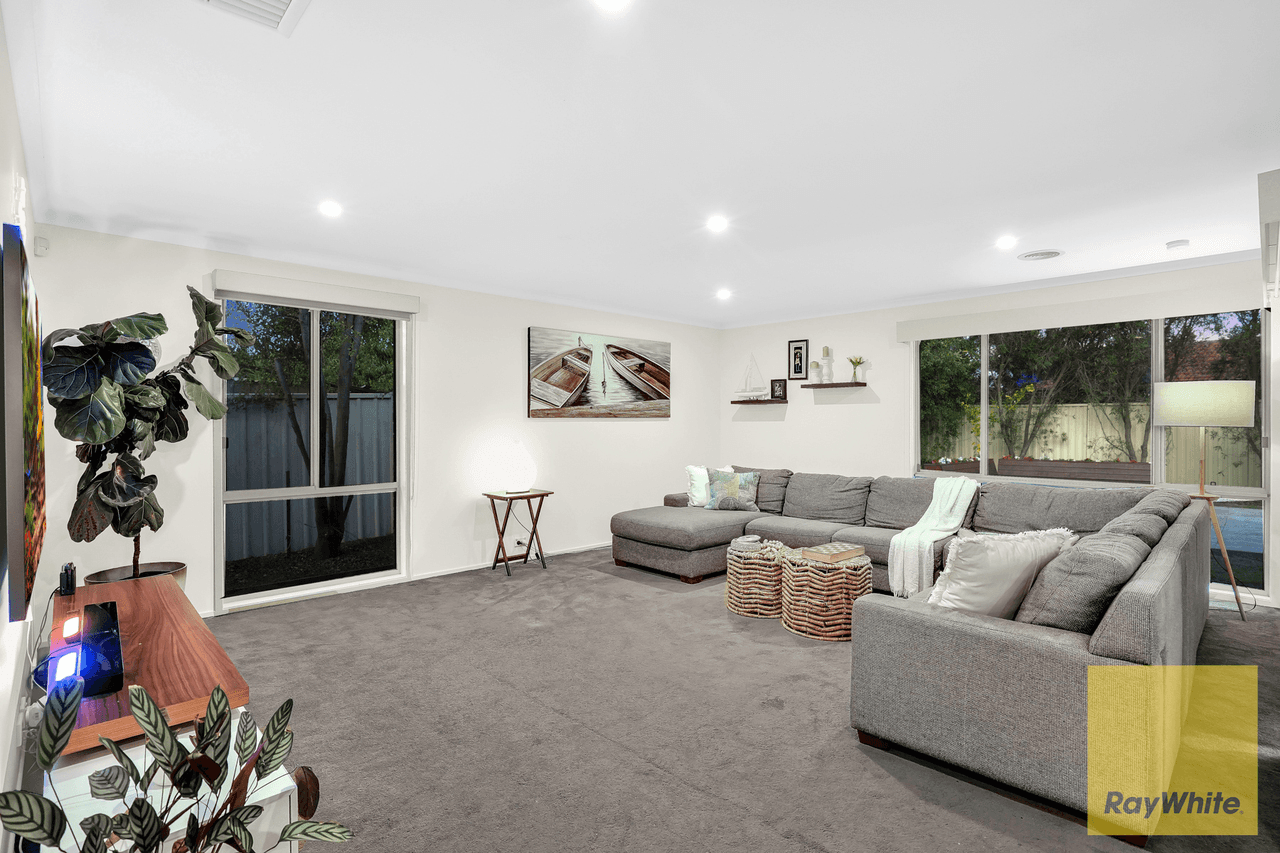 37 Blakeville Drive, CAROLINE SPRINGS, VIC 3023